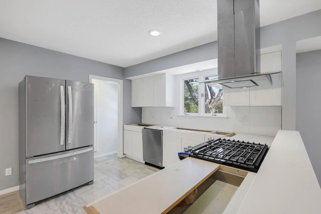 8016 35th Avenue N, Crystal