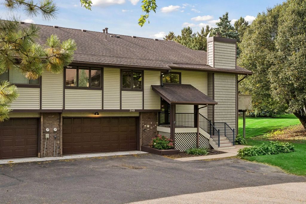 3149 Farnum Drive, Eagan
