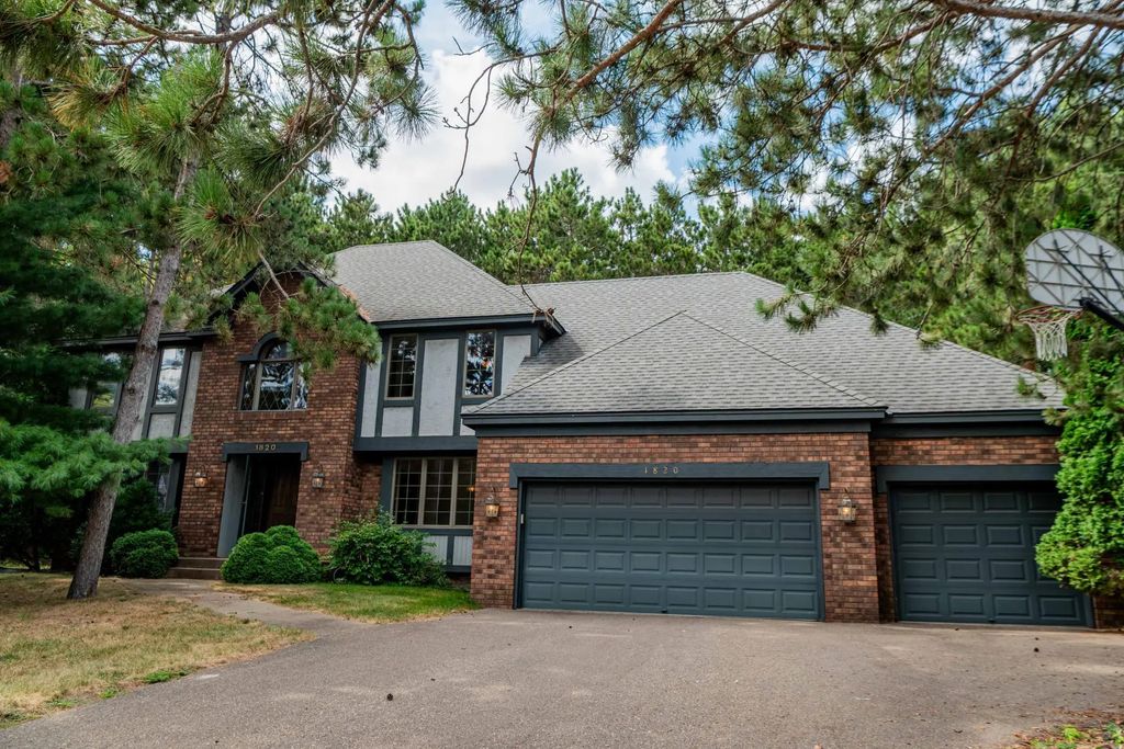 1820 Interlachen Alcove, Woodbury
