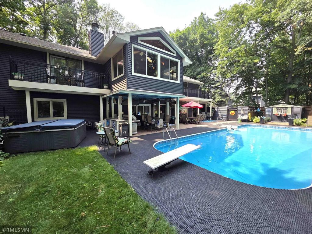 13060 Oakview Lane N, Dayton