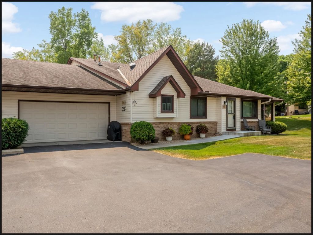8709 Forestview Lane N, Maple Grove