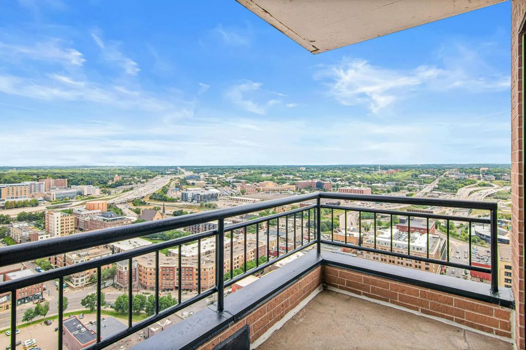 168 6th Street E 3205, Saint Paul
