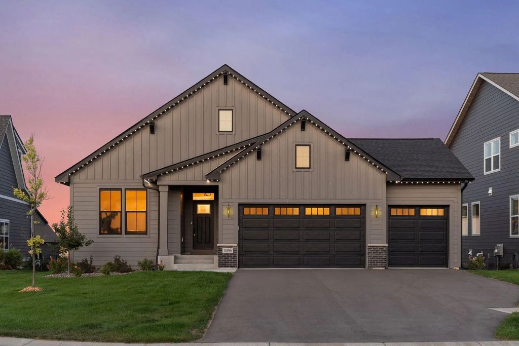 10196 Queensland Lane N, Maple Grove