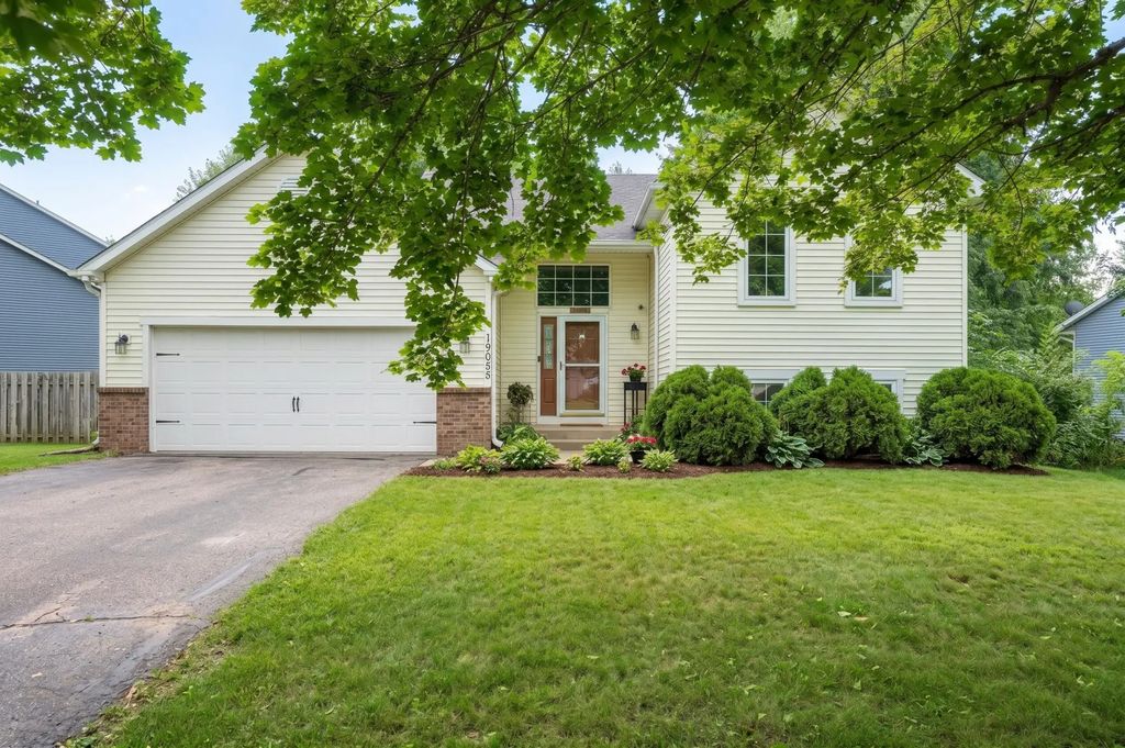 19055 Enchanted Way, Farmington