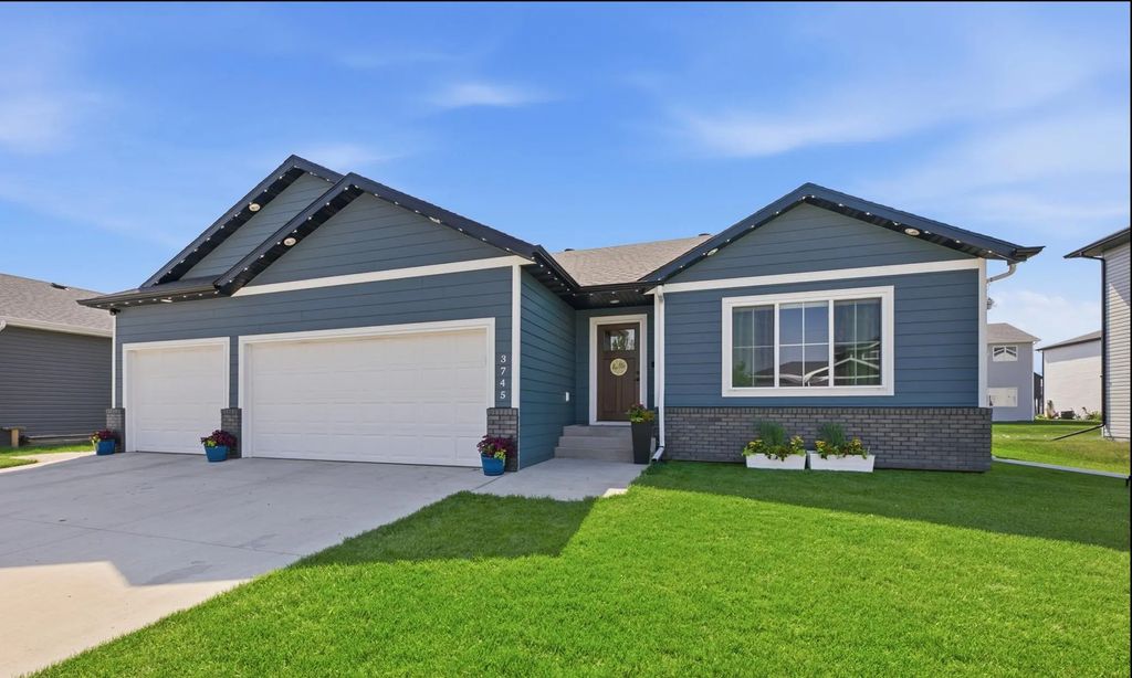 3745 Merrifield Drive S, Fargo