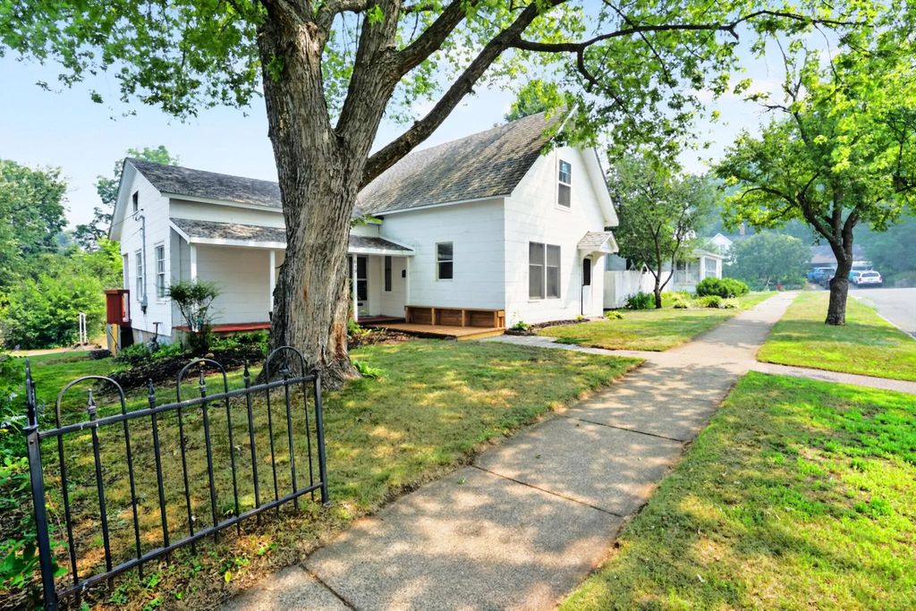 619 Locust Street, Hudson