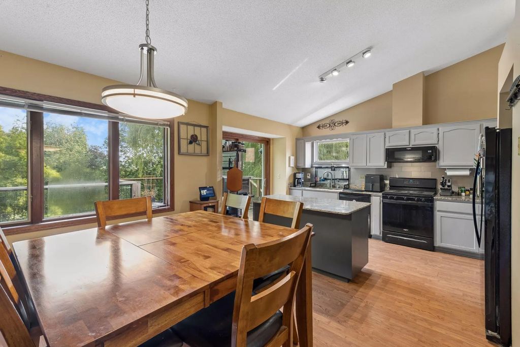 19036 Echo Lane, Farmington