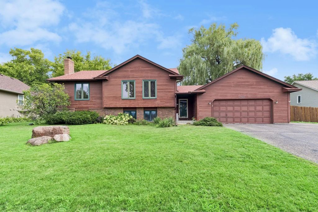19036 Echo Lane, Farmington