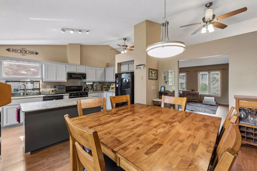 19036 Echo Lane, Farmington