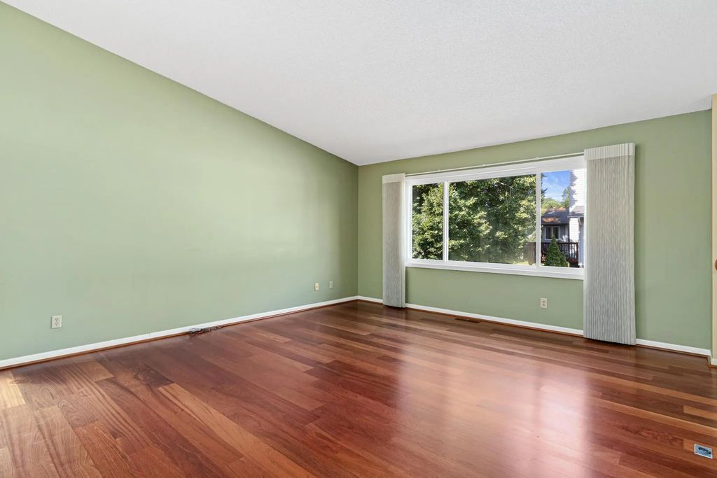 1314 Deercliff Lane, Eagan