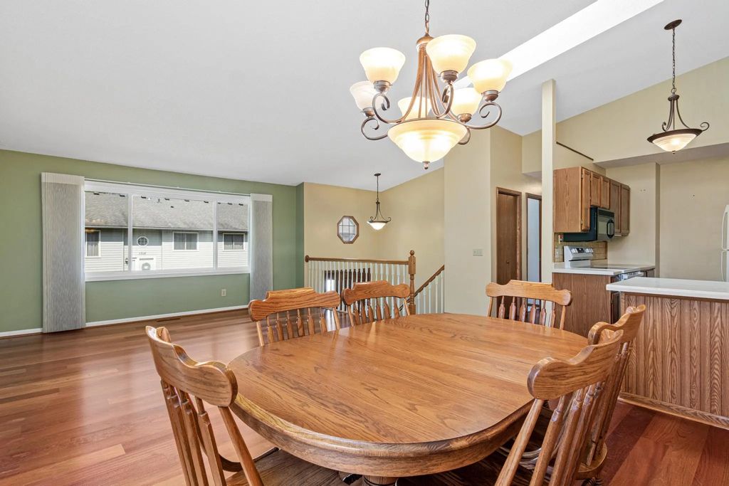 1314 Deercliff Lane, Eagan