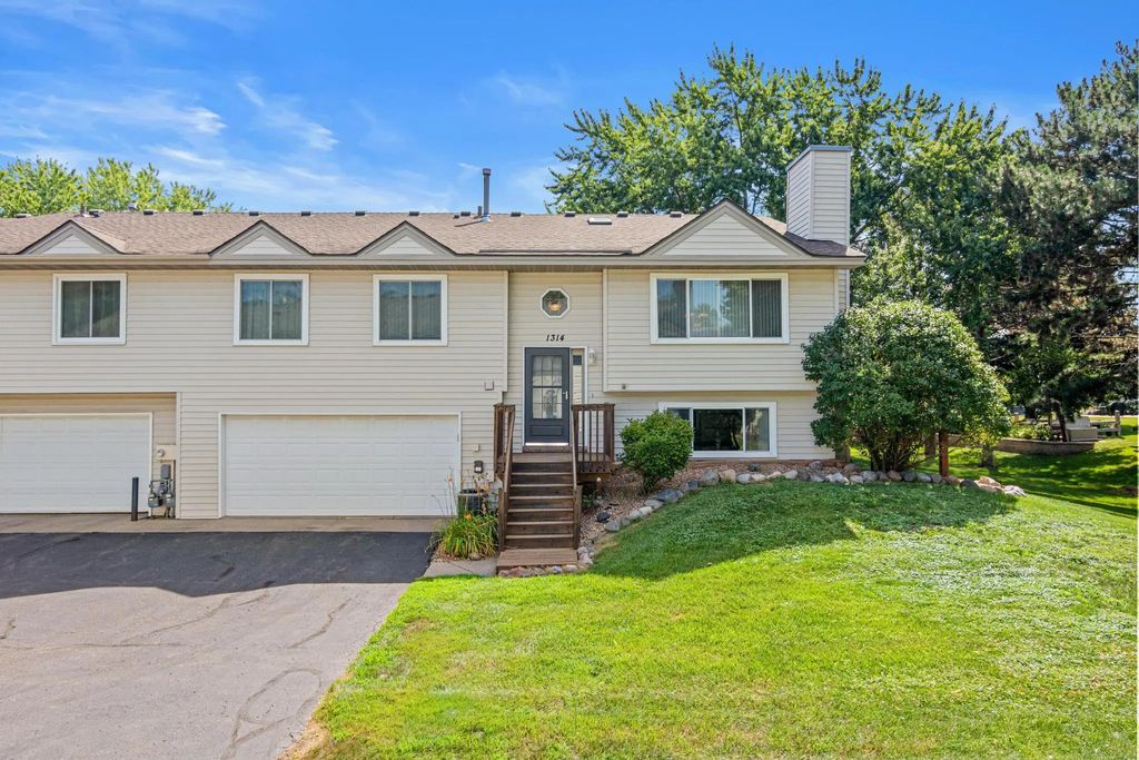 1314 Deercliff Lane, Eagan