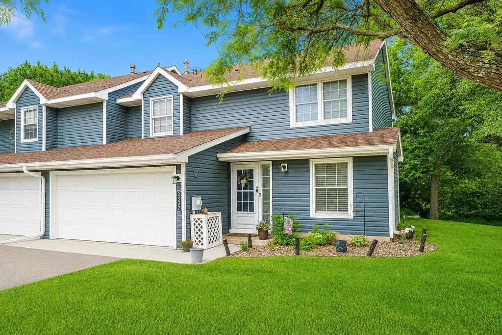 2327 Grange Avenue N, Oakdale