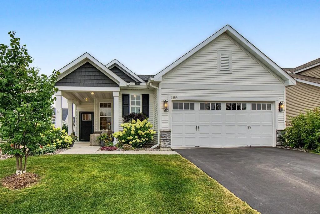 185 Liberty Heights Drive, Chaska