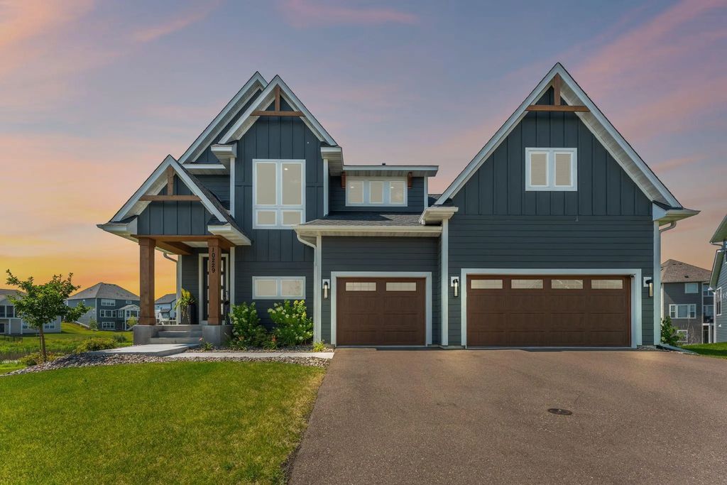 10229 Queensland Lane N, Maple Grove