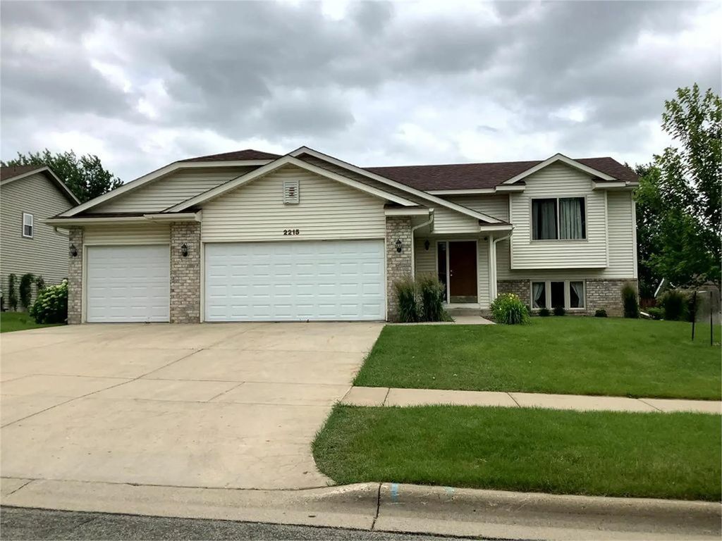 2215 Hulett Avenue, Faribault