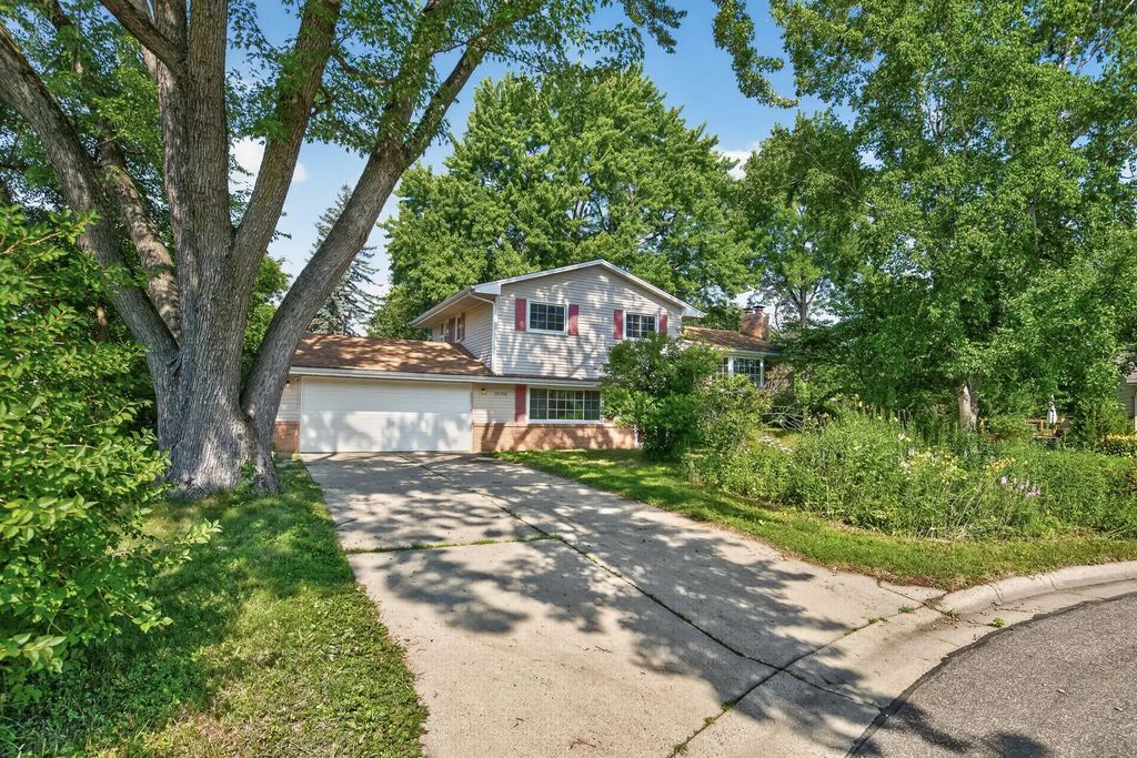 10704 Prescott Court, Burnsville
