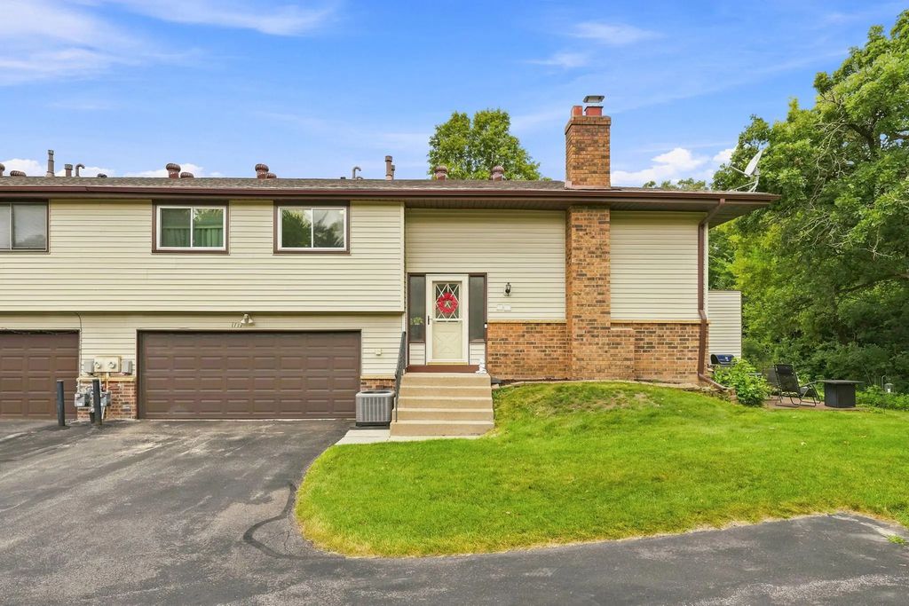 1711 Hickory Hill Drive, Eagan