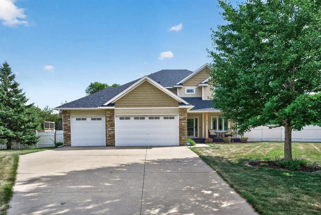 5701 Oregon Court, Crystal