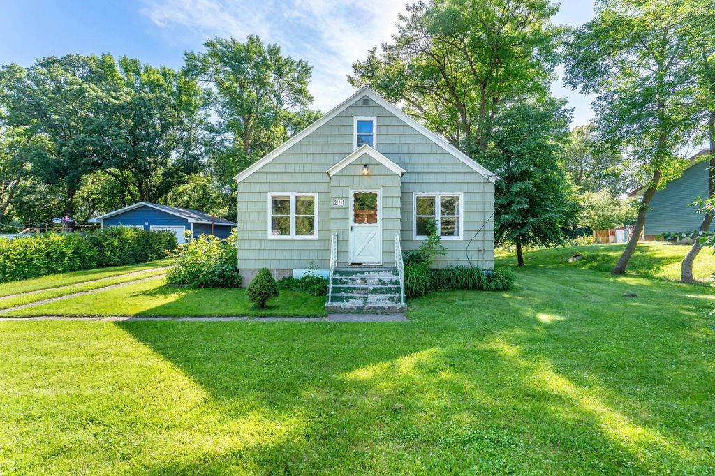 211 5th Street Se, Pelican Rapids