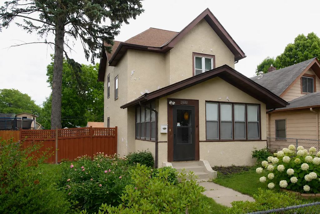 2910 Russell Avenue N, Minneapolis