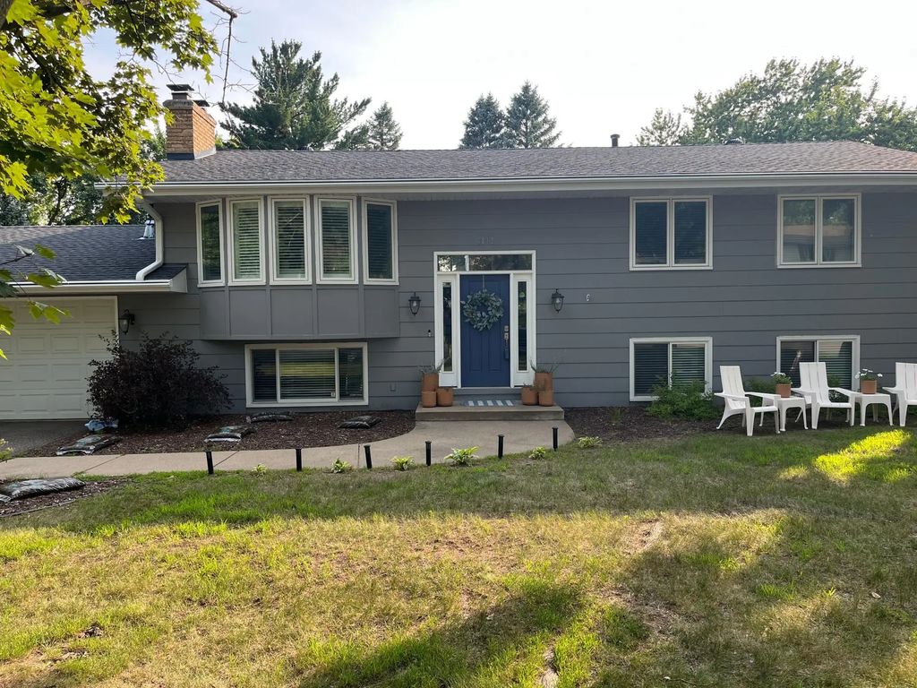 6812 Paiute Drive, Edina