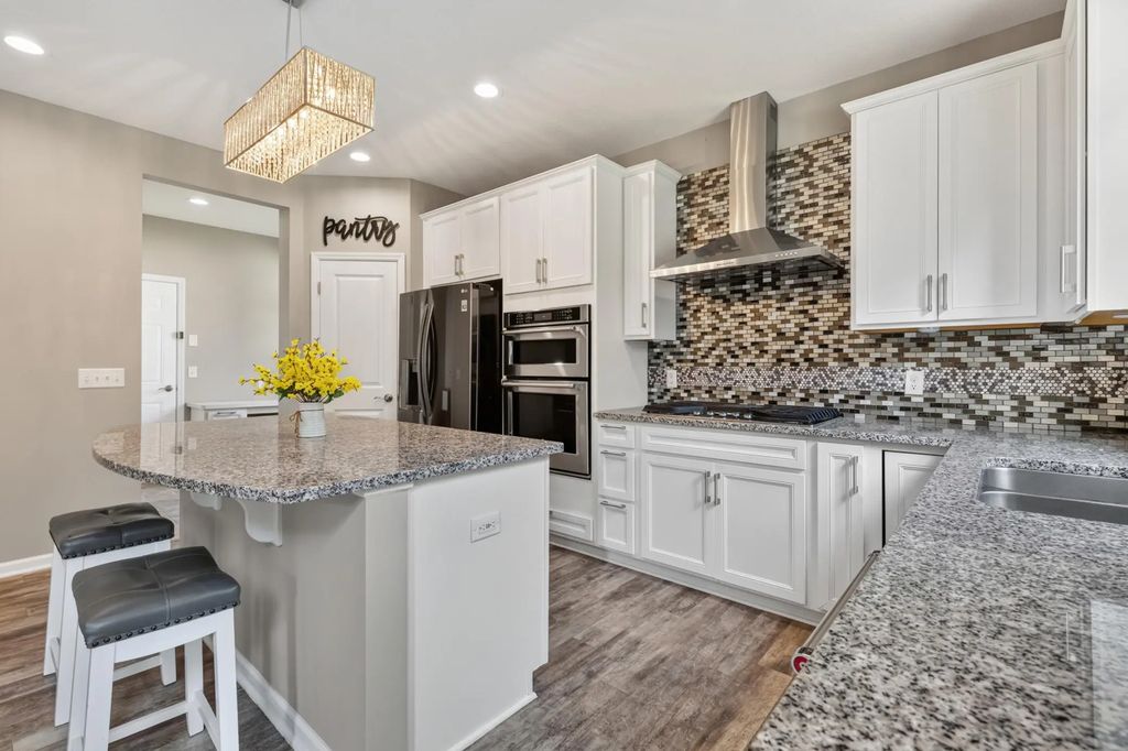 524 Aidan Cove, Eagan
