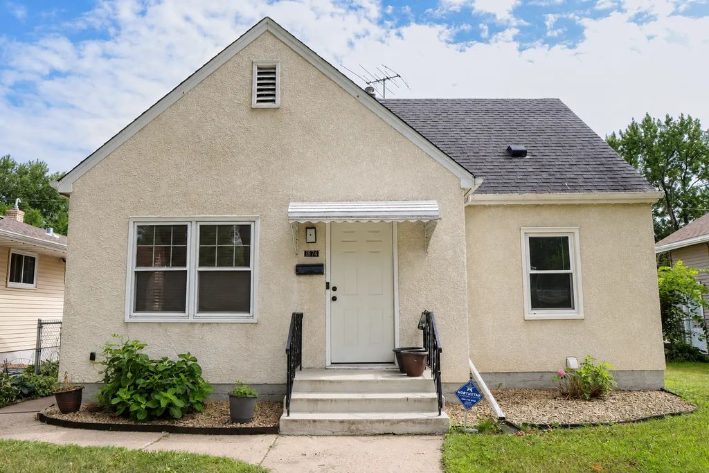 1874 Hawthorne Avenue E, Saint Paul