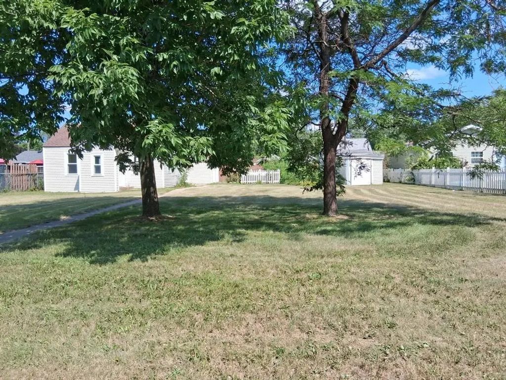 212 37th Avenue N, St Cloud