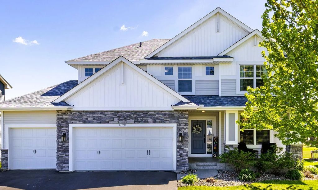 14290 Aldborough Avenue, Rosemount