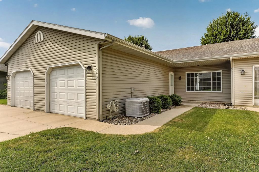 5631 White Oaks Lane Nw, Rochester
