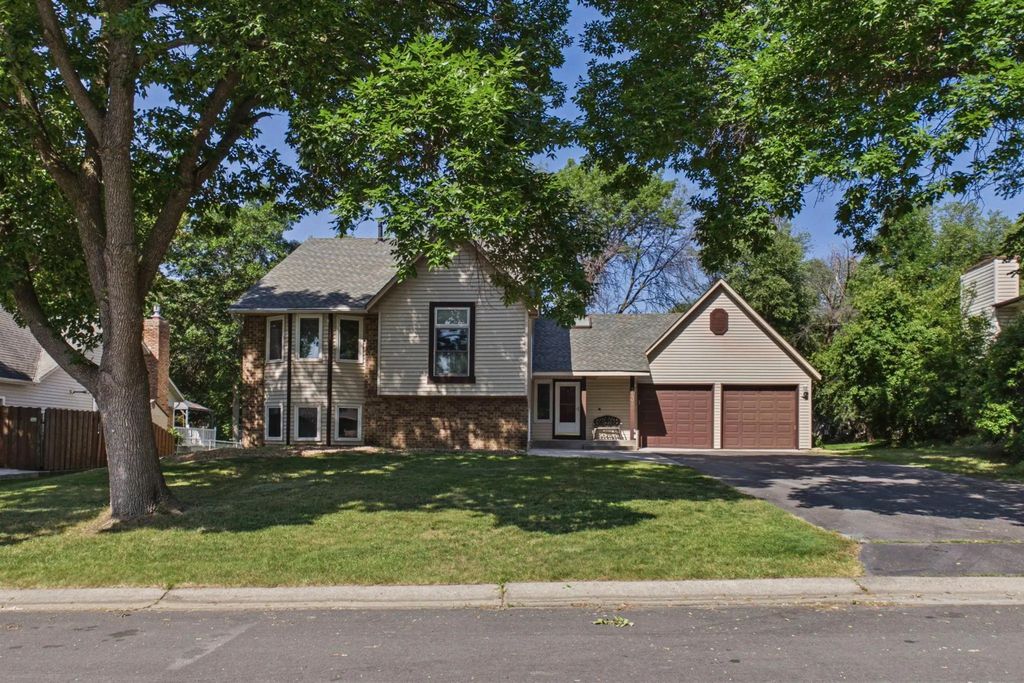 9137 Polaris Lane N, Maple Grove