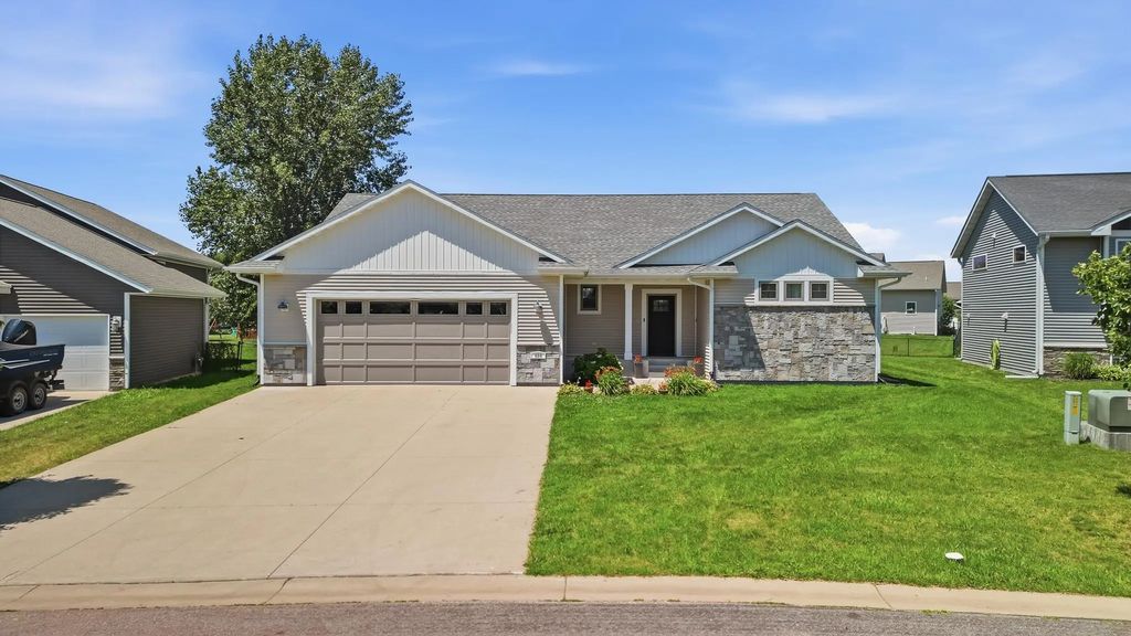 820 Fieldcrest Drive, Mankato