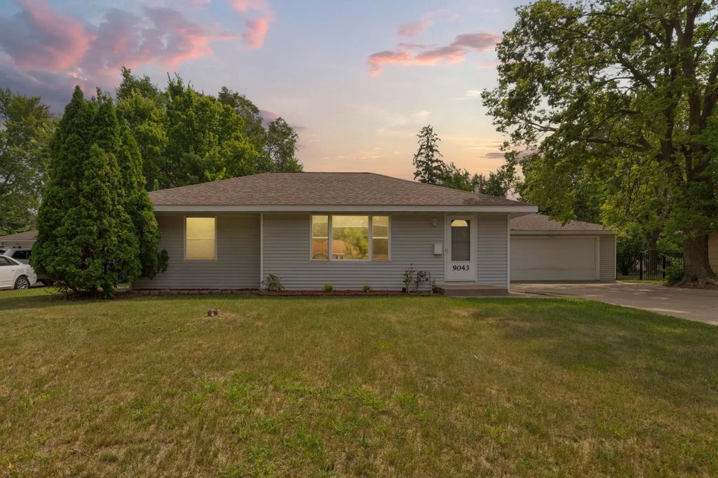 9043 13th Avenue S, Bloomington