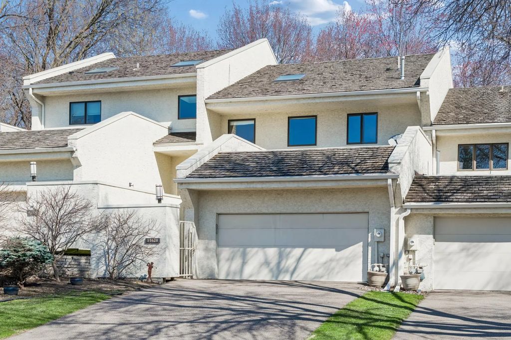 11620 Vista Drive, Hopkins