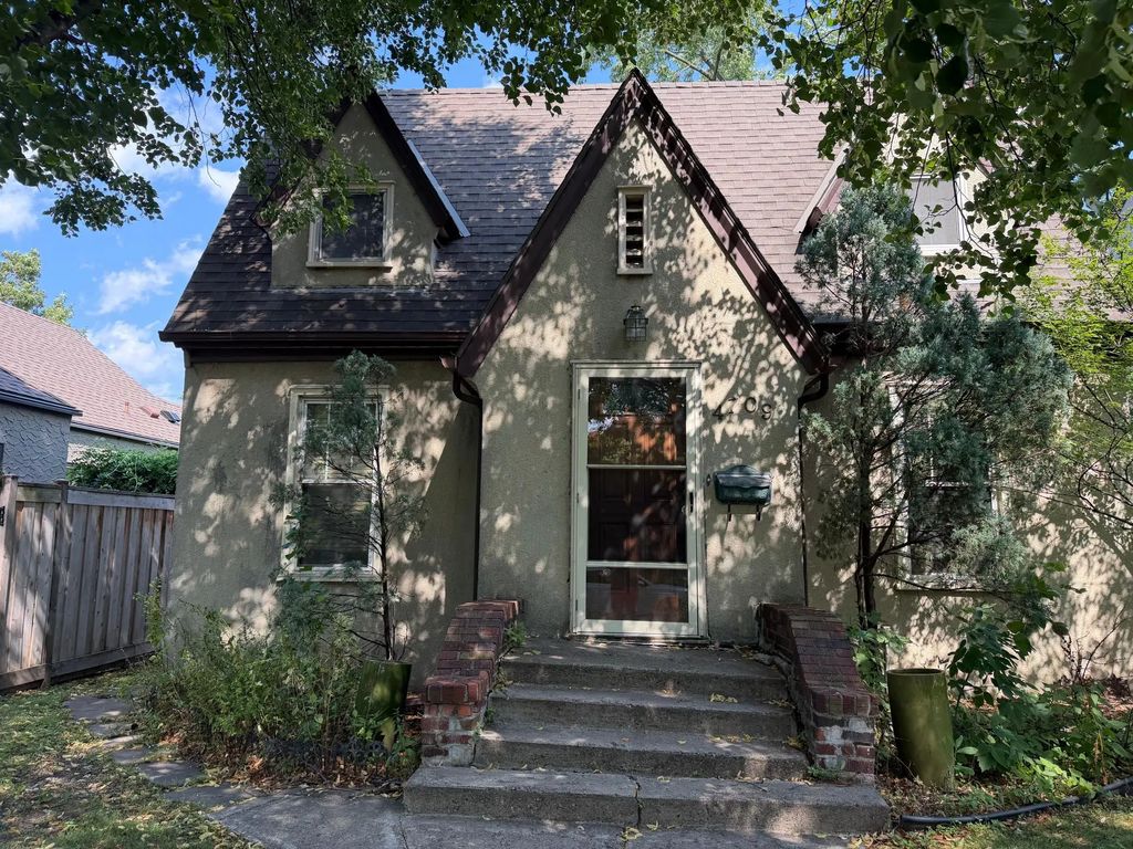 4709 Clinton Avenue S, Minneapolis