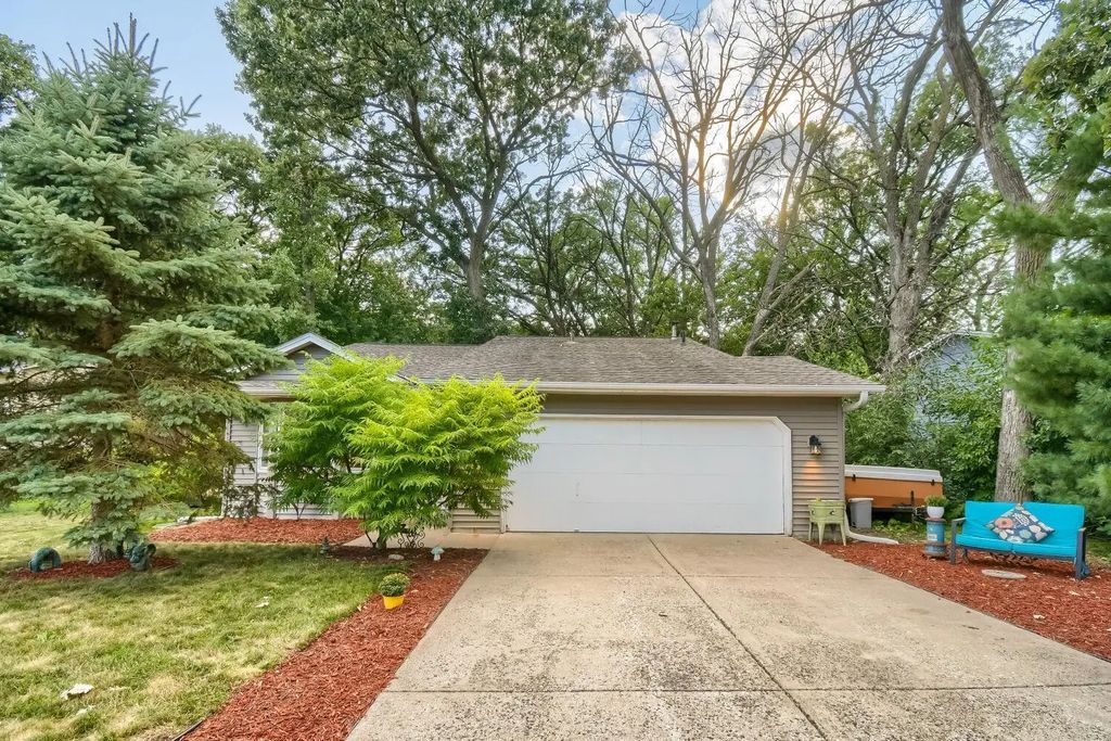 13361 Wellington Circle, Champlin