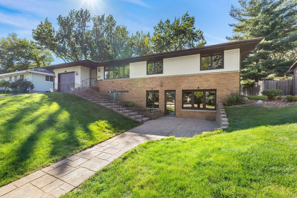 6740 4th Street Ne, Fridley