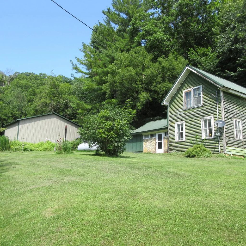 W1620 County Road S, Plum City