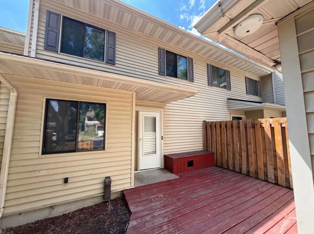 201 Bridlewood Drive, Saint Paul