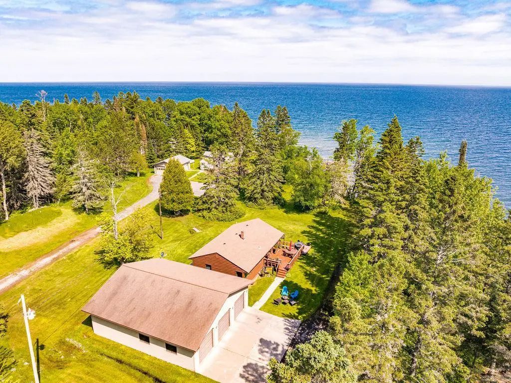 1690 Highway 61, Two Harbors