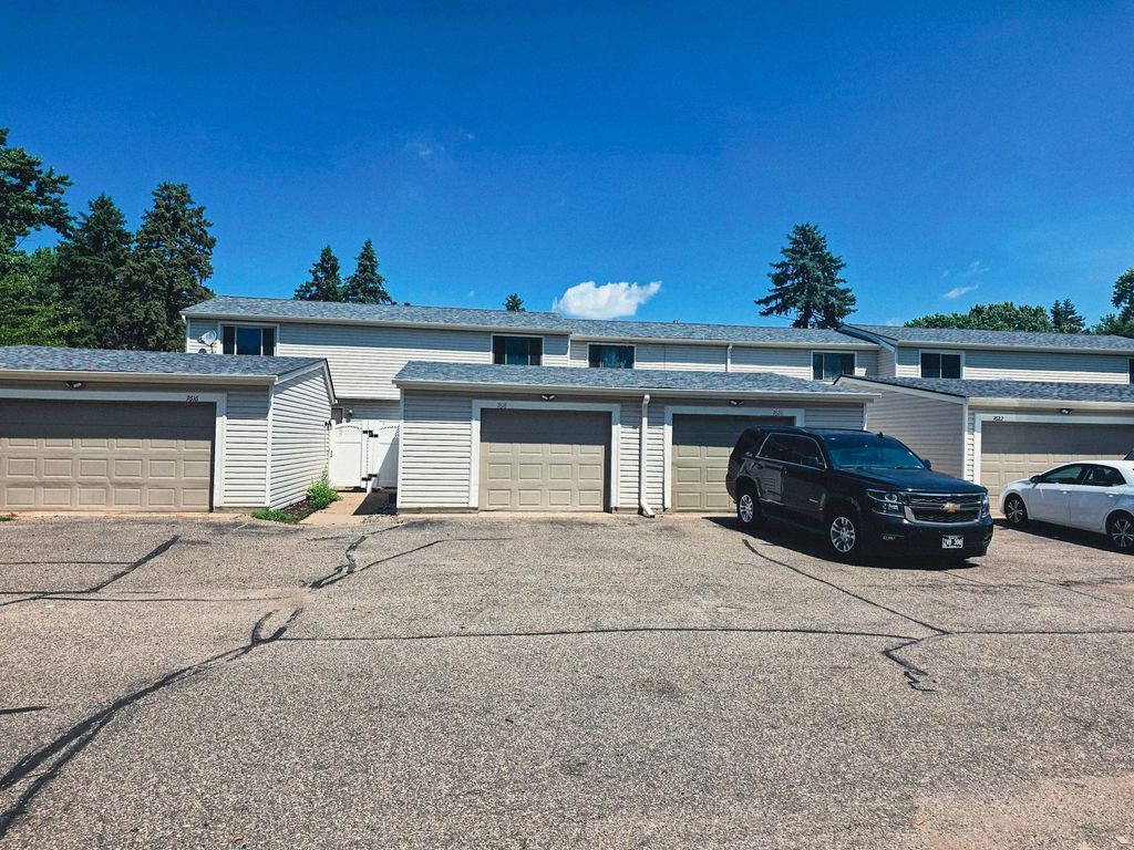 7618 Hampshire Avenue N, Brooklyn Park