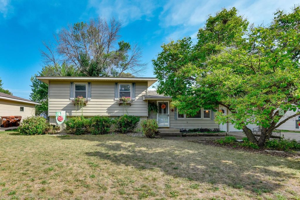 1024 15th Street W, Hastings