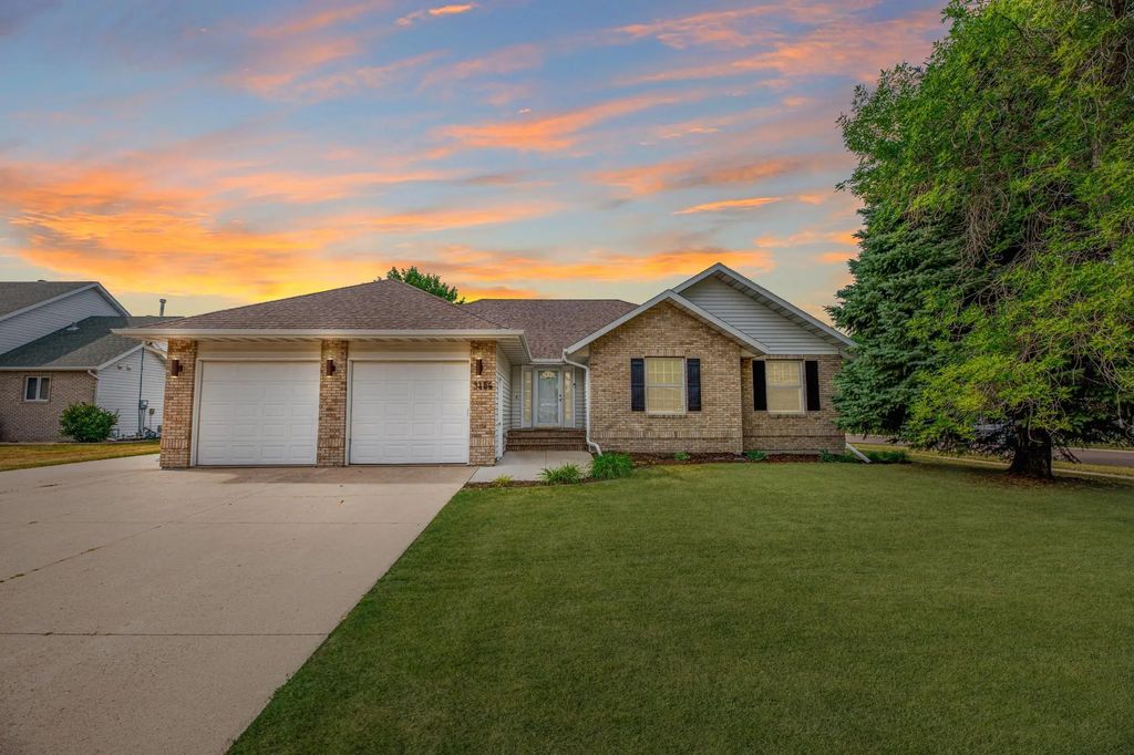3456 28th Avenue S, Fargo