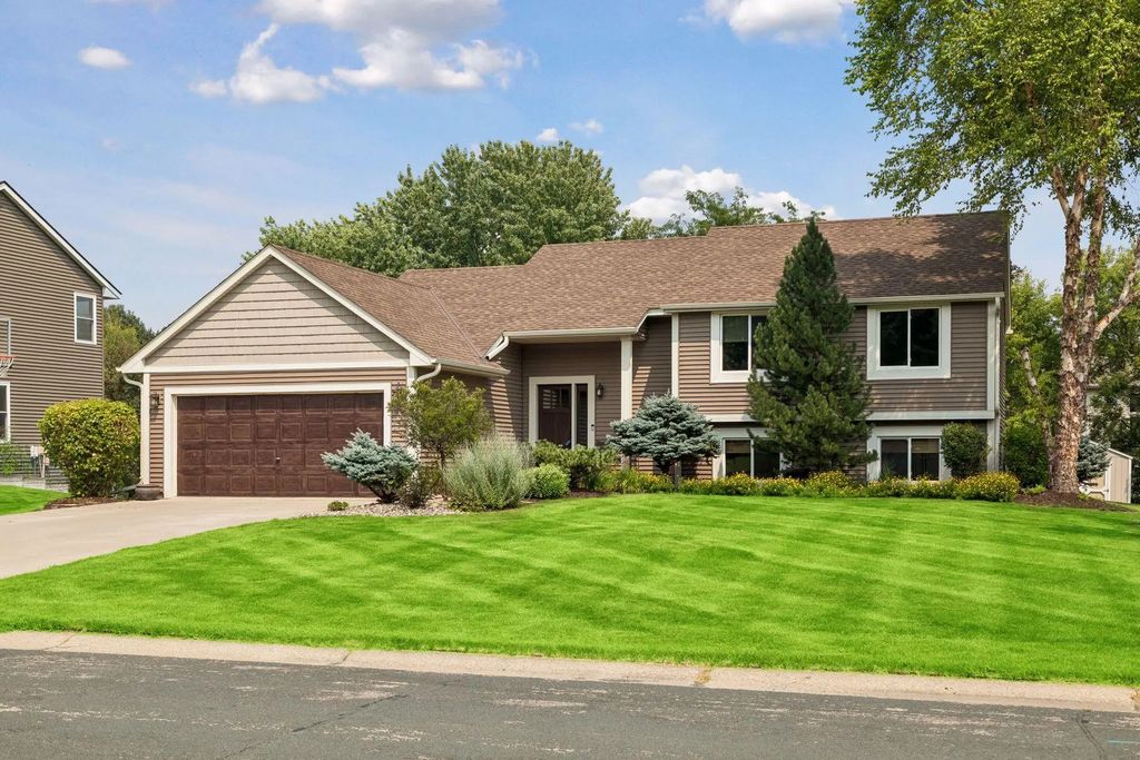 3882 Mersey Way, Eagan