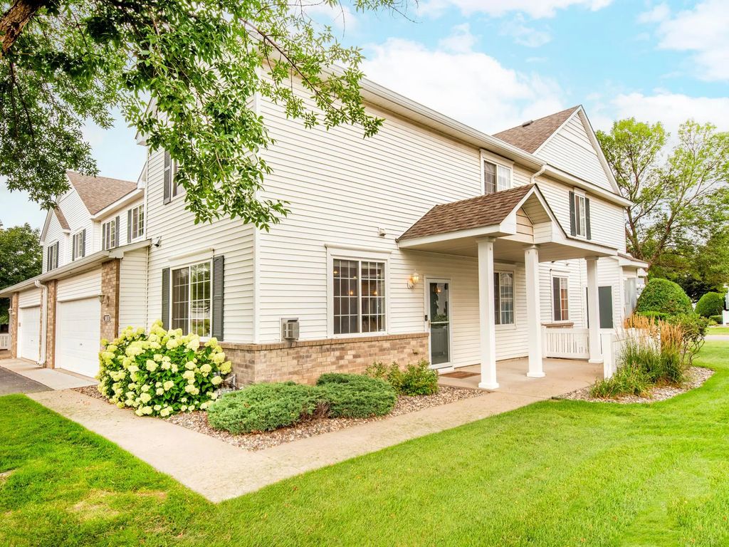 11011 Oak Grove Circle B, Woodbury