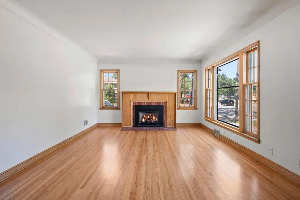 4366 Thomas Avenue N, Minneapolis