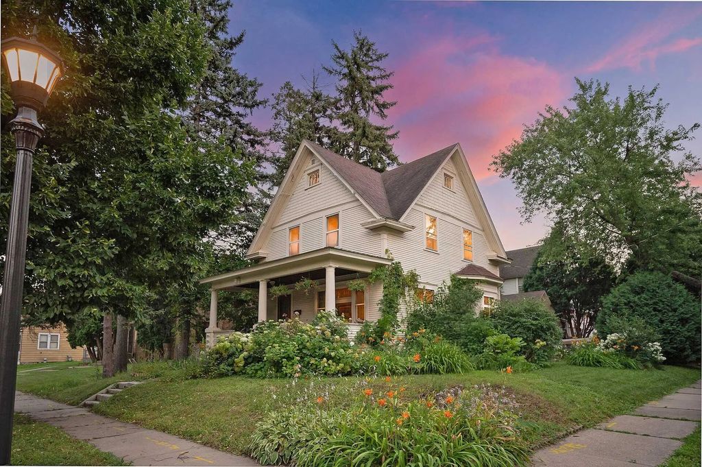 124 Baker Street W, Saint Paul