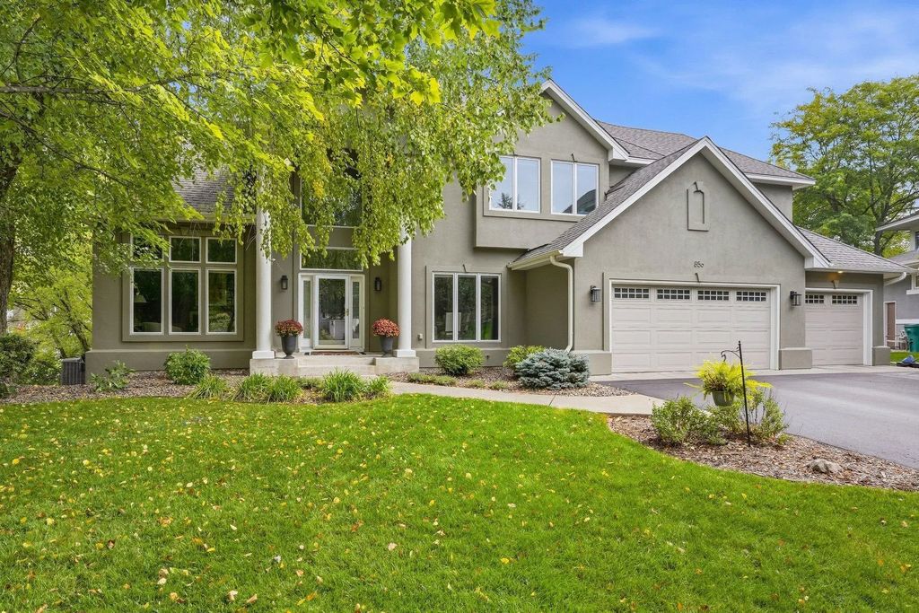 856 Great Oaks Trail, Eagan