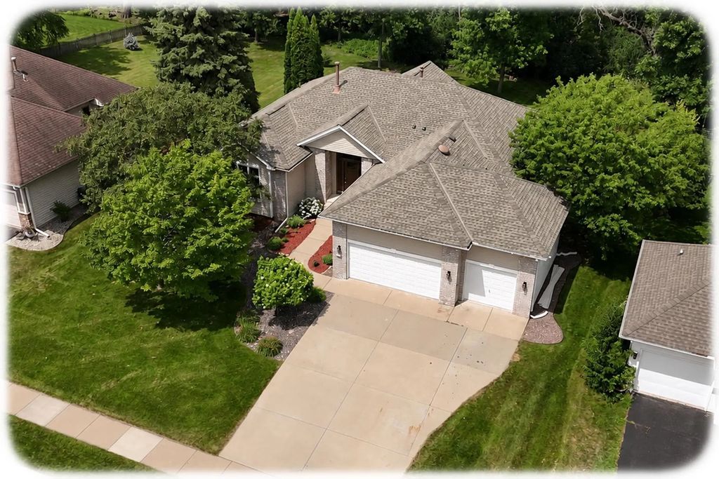 9281 Tewsbury Gate N, Maple Grove